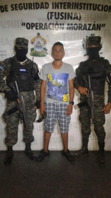 Detienen a hombre con granada de fragmentación en Barrio Medina